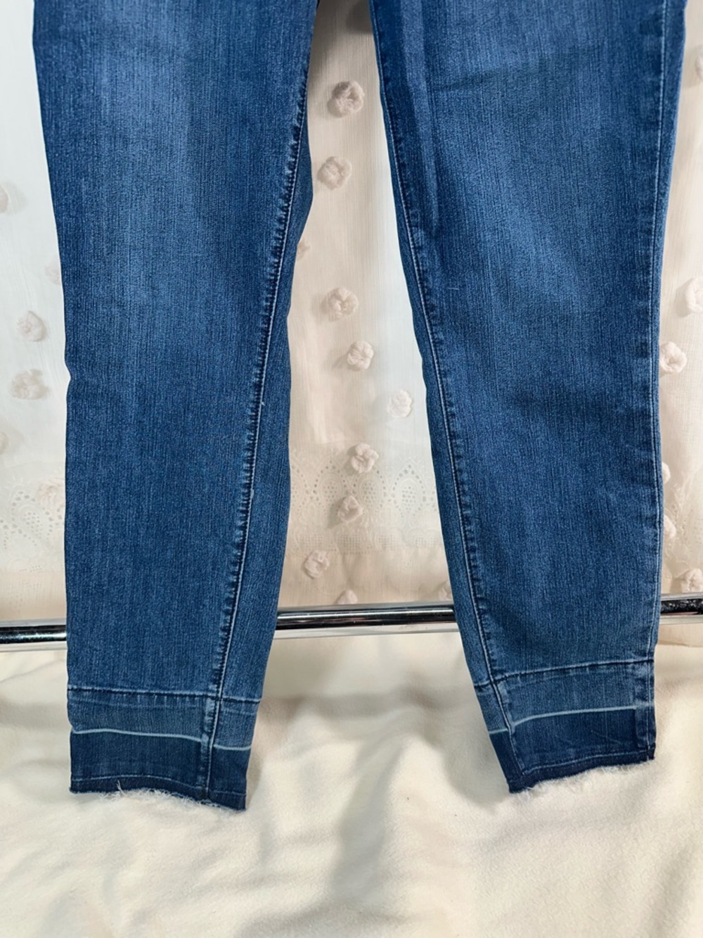NWT LOFT Women’s Dark Wash Curvy Skinny Jeans Size 29/8 - Picture 3 of 7